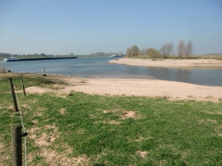 Wesel-Bislich : Marwick, an dieser Stelle am Rhein in Bislich, beginnt die Rheinaue ( auf dem Bild nach rechts )